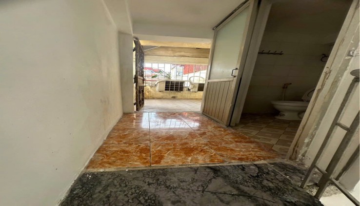 Mình cần cho thuê nhà Nguyễn Hoàng Tôn, Tây Hồ 3.5 tầng, 2 ngủ, 2 vệ sinh, 6.5 Triệu